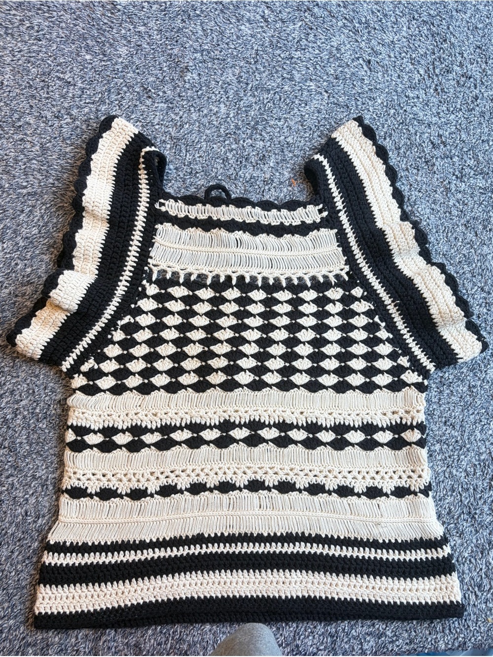 Forever 21 Black and Cream Crochet Tank Top Sise S - Picture 2 of 10